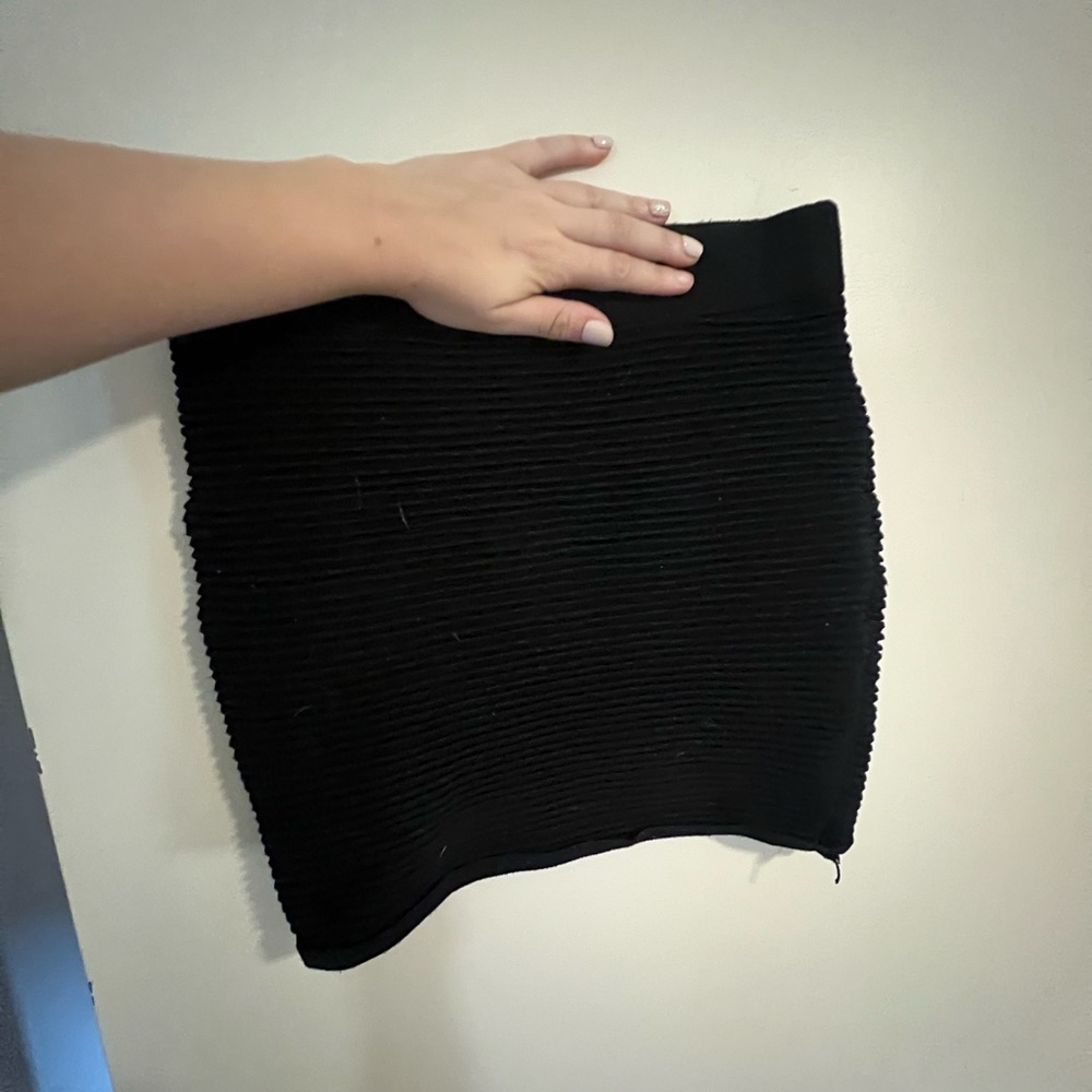 Elegant Black Ribbed Skirt